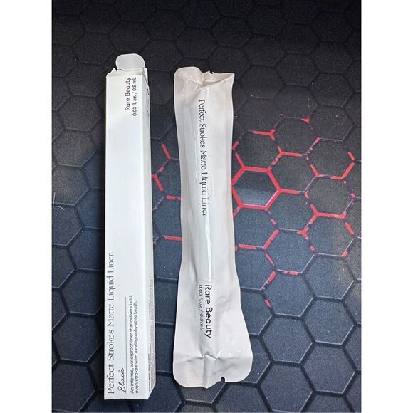 Rare Beauty by Selena Gomez Perfect Strokes Matte Liquid Liner 0.9ml - Picture 2 of 6